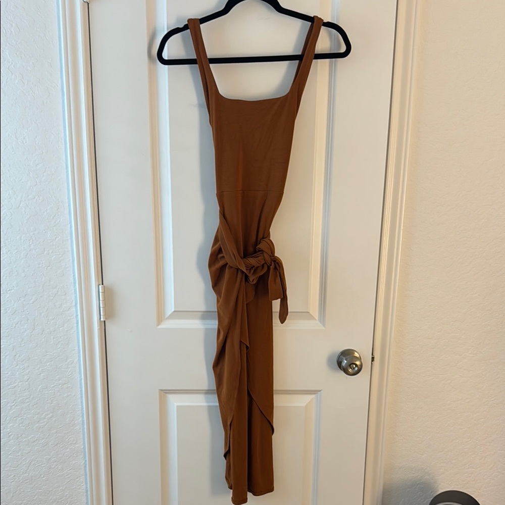 Wilfred Elegant Brown Sleeveless Dress